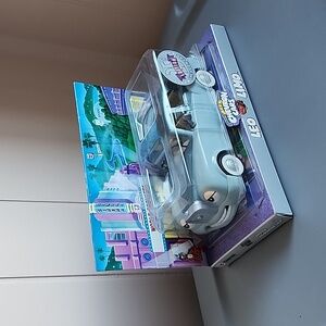 Leo Limo  Chevron Car Collectible